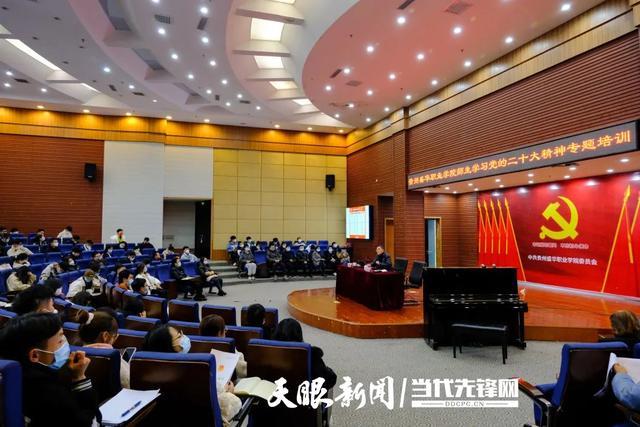 「"千人百进"蹲点采访」贵阳信息科技学院校长唐建荣在贵州盛华职院